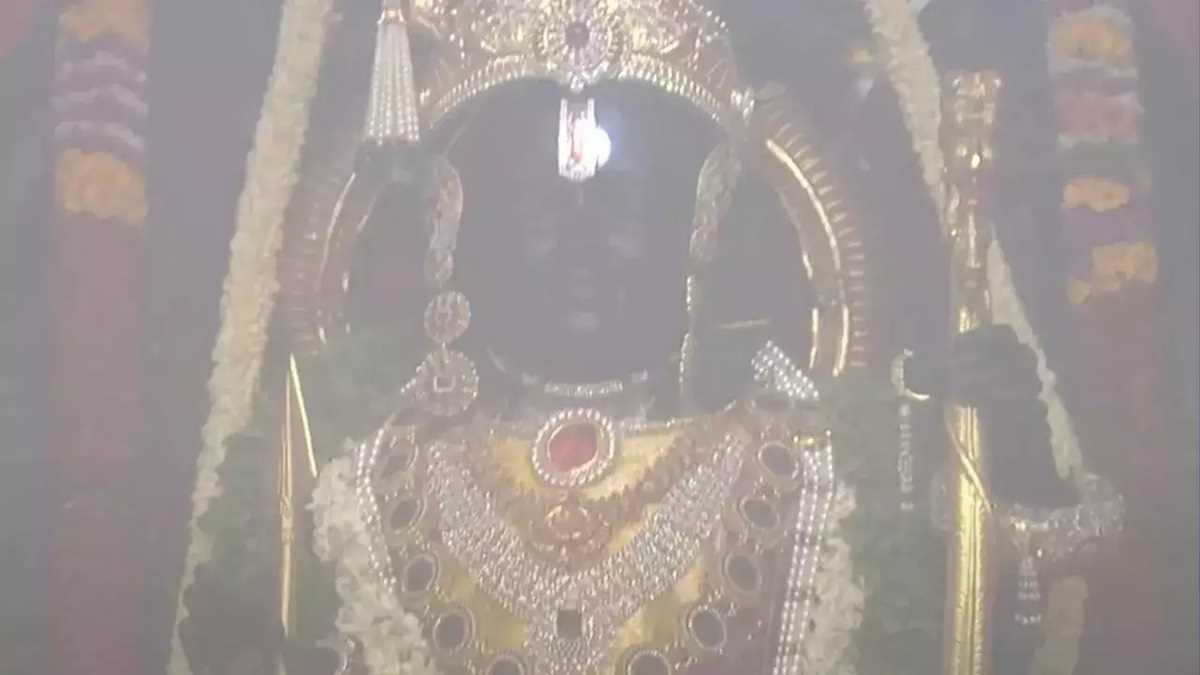 गर्भगृह में रामलला की मूर्ति, कैसे मुमकिन हुआ सूर्याभिषेक? गर्भगृह में रामलला की मूर्ति, कैसे मुमकिन हुआ सूर्याभिषेक?